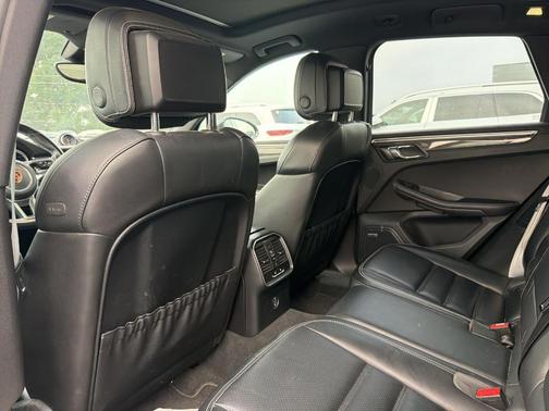 Volcano Grey Metallic 2018 Porsche Macan GTS