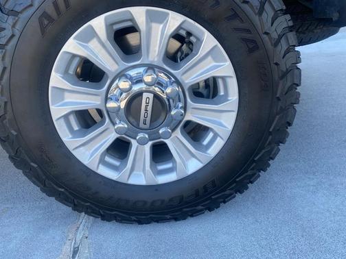 Oxford White 2022 Ford F-250 XLT