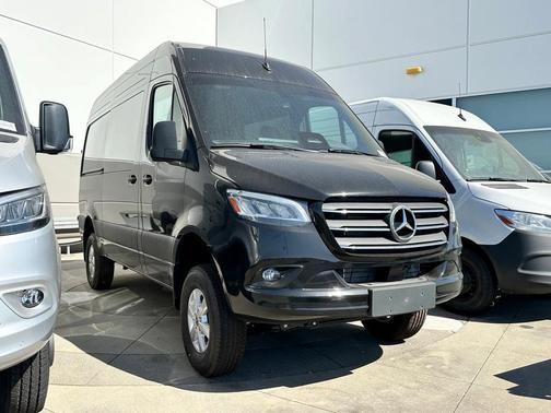 2025 Mercedes-Benz Sprinter 2500 144 WB Standard Roof Crew