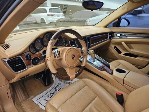 2011 Porsche Panamera 