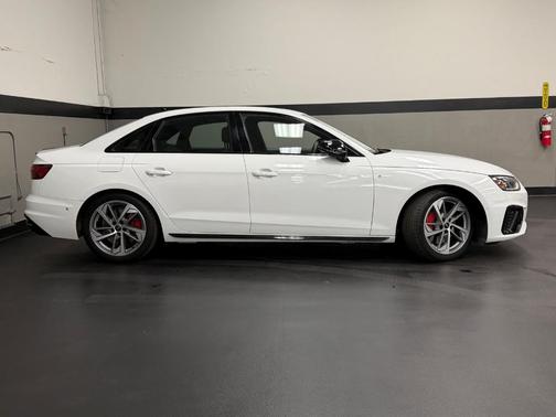2023 Audi A4 45 S line Prestige