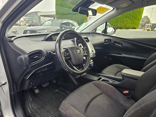 2020 Toyota Prius LE