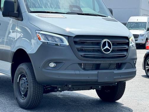 2025 Mercedes-Benz Sprinter 2500 Standard Roof
