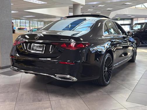 Obsidian Black 2027 Mercedes-Benz S-Class 580