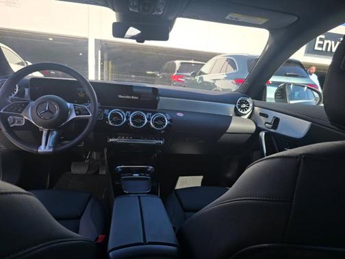 2026 Mercedes-Benz GLB 250 Base