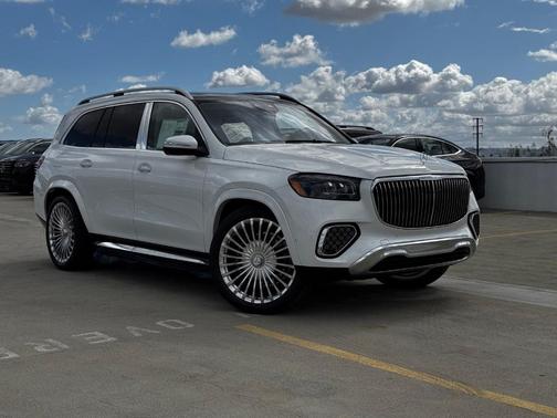 Moon 2026 Mercedes-Benz Maybach GLS 600 4MATIC