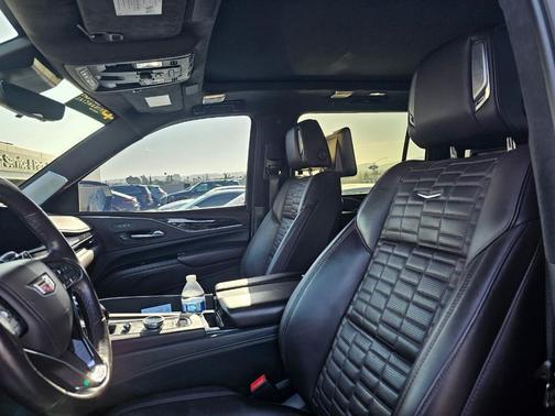 Crystal White Tri-Coat 2023 Cadillac Escalade ESV V-Series