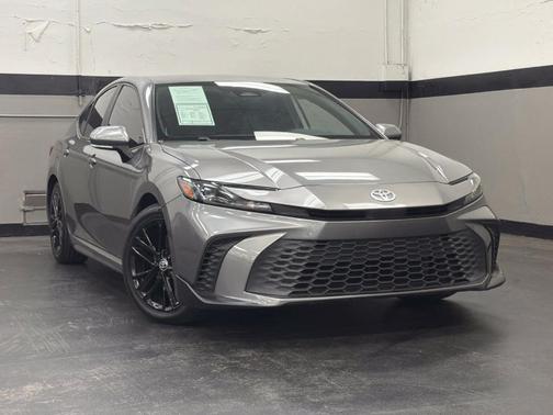 Metal 2025 Toyota Camry SE