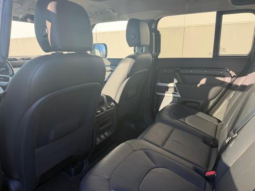 2023 Land Rover Defender 110 SE