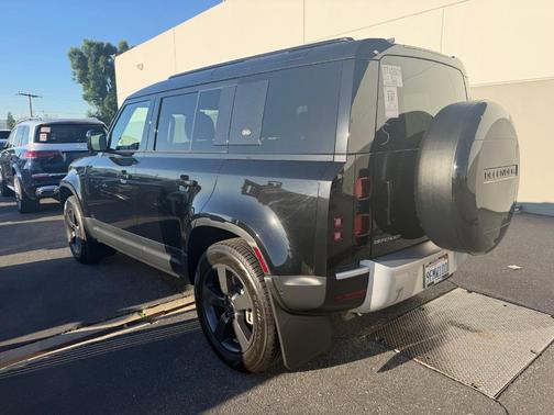 2023 Land Rover Defender 110 SE