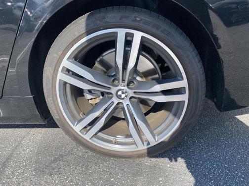 Black Sapphire Metallic 2019 BMW 740 i