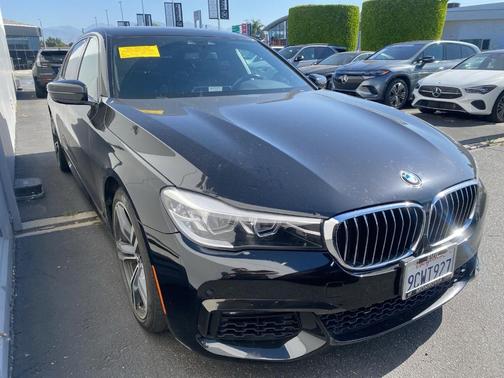Black Sapphire Metallic 2019 BMW 740 i