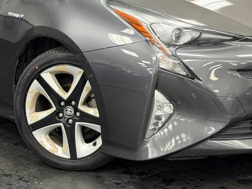 2016 Toyota Prius Four Touring