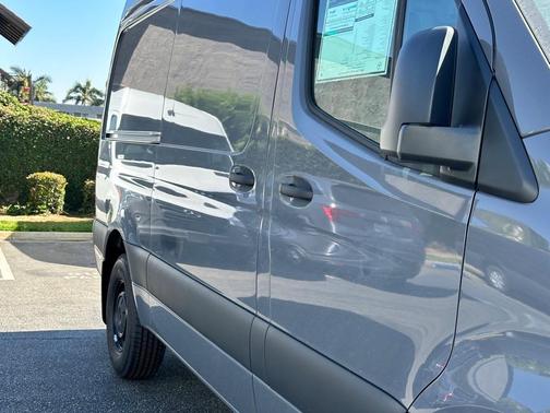 2025 Mercedes-Benz Sprinter 2500 Standard Roof