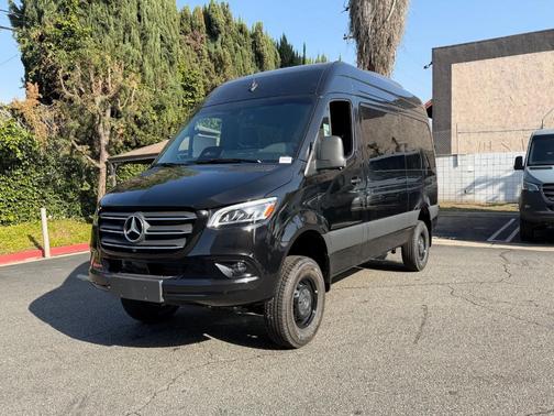 2026 Mercedes-Benz Sprinter 2500 144 WB Standard Roof Passenger