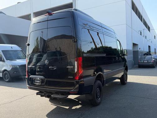 2026 Mercedes-Benz Sprinter 2500 144 WB Standard Roof Passenger