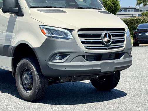 2025 Mercedes-Benz Sprinter 2500 Standard Roof