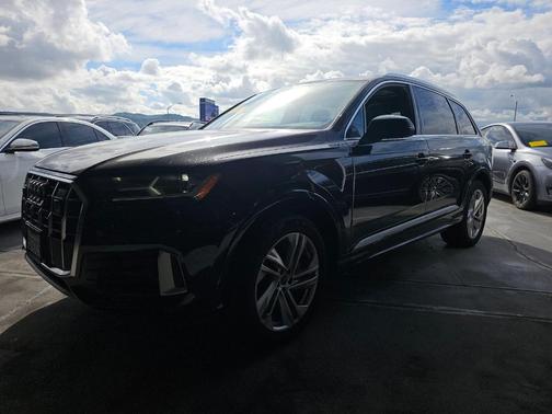 2022 Audi Q7 55 Premium Plus