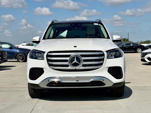 Polar White 2026 Mercedes-Benz GLS 450 4MATIC