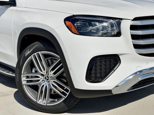 Polar White 2026 Mercedes-Benz GLS 450 4MATIC