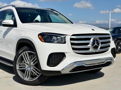 Polar White 2026 Mercedes-Benz GLS 450 4MATIC