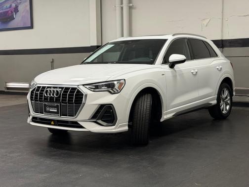 Arkona White 2025 Audi Q3 45 S line Premium