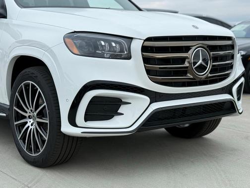 2026 Mercedes-Benz GLS 580