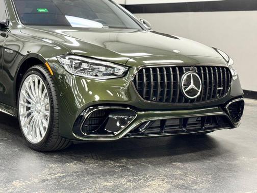 2025 Mercedes-Benz AMG S 63 E Base