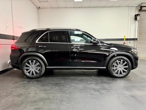 Obsidian Black Metallic 2026 Mercedes-Benz GLE 350 Base 4MATIC