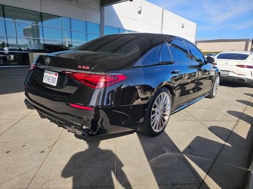 2025 Mercedes-Benz AMG S 63 E Base