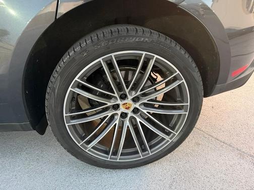2024 Porsche Macan Base