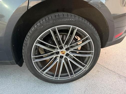2024 Porsche Macan 
