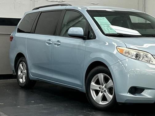 2015 Toyota Sienna LE