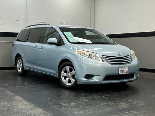2015 Toyota Sienna LE