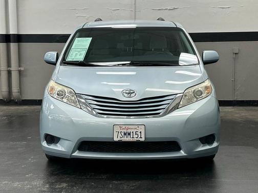 2015 Toyota Sienna LE