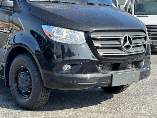 2025 Mercedes-Benz Sprinter 2500 144 WB Standard Roof Passenger