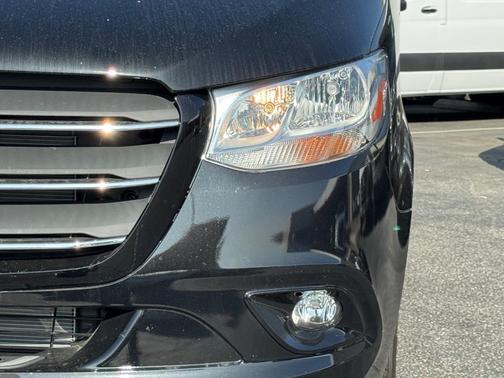 2025 Mercedes-Benz Sprinter 2500 144 WB Standard Roof Passenger