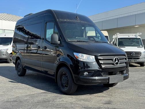 2025 Mercedes-Benz Sprinter 2500 144 WB Standard Roof Passenger