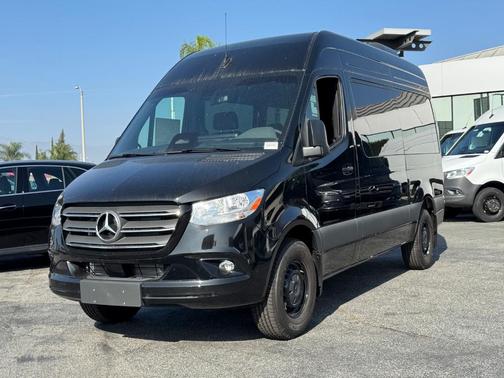 2025 Mercedes-Benz Sprinter 2500 144 WB Standard Roof Passenger