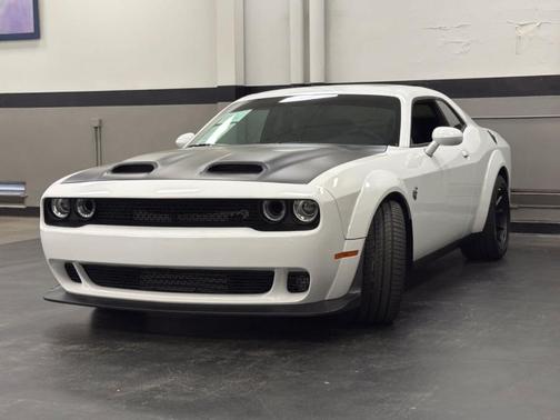 White Knuckle Clearcoat 2023 Dodge Challenger SRT Hellcat