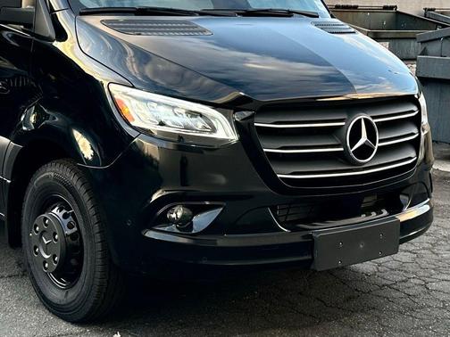 2025 Mercedes-Benz Sprinter 3500 144 WB Standard Roof Cargo