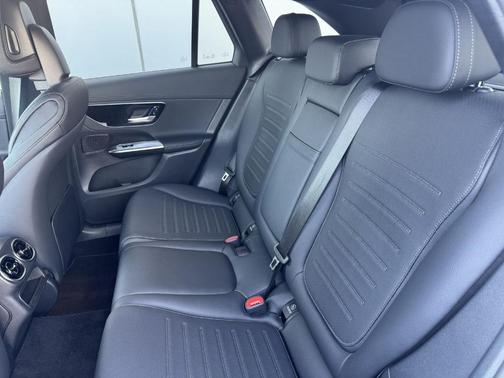 2025 Mercedes-Benz GLC 350e Base 4MATIC