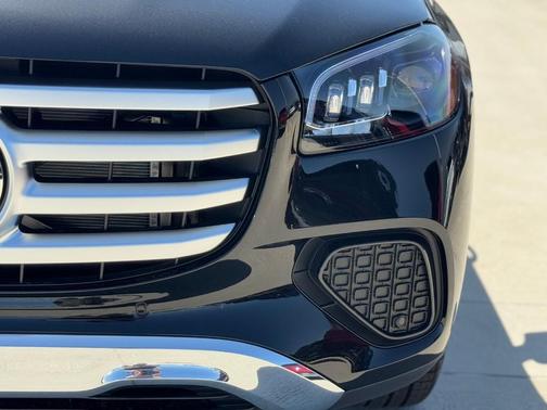 Obsidian Black 2026 Mercedes-Benz GLS 450 4MATIC