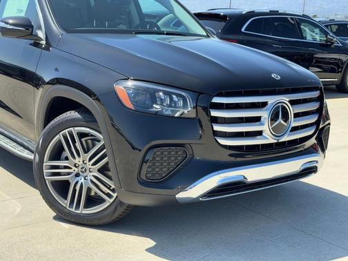 Obsidian Black 2026 Mercedes-Benz GLS 450 4MATIC