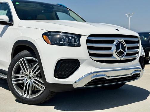 Polar White 2026 Mercedes-Benz GLS 450 4MATIC