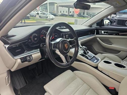 2019 Porsche Panamera Base