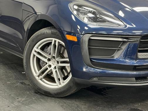 2022 Porsche Macan Base