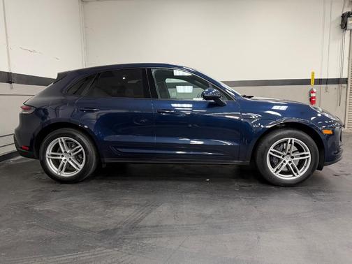 2022 Porsche Macan Base