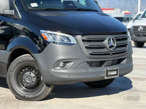 2026 Mercedes-Benz Sprinter 2500 144 WB Standard Roof Passenger