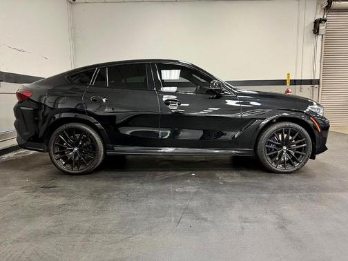 2023 BMW X6 M50i
